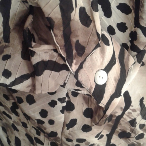 Alfred Dunner 10 animal print blouse MOP Button Front Sheer Leopard - Picture 7 of 8